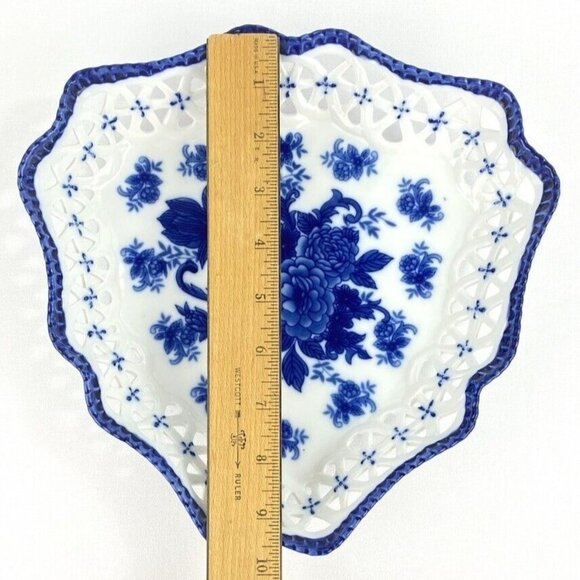 Serving Dish Cobalt & White Heart Shaped Scalloped Lattice Edging Floral Center - Picture 12 of 12